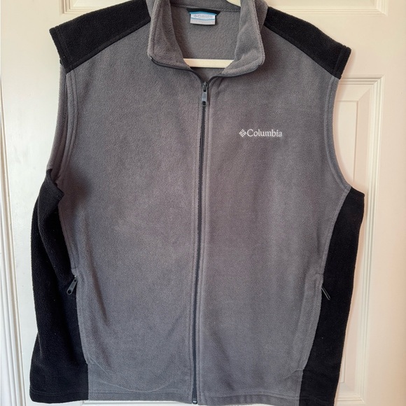 Columbia Gray and Black Fleece Vest - Picture 1 of 4